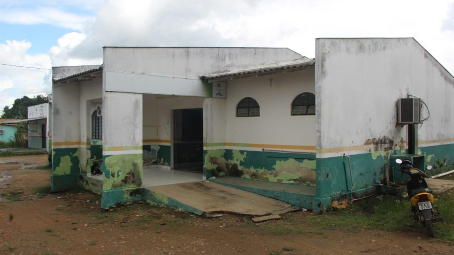 Hospital de Caroebe para onde o motociclista foi encaminhado (Foto: Wenderson Cabral) 