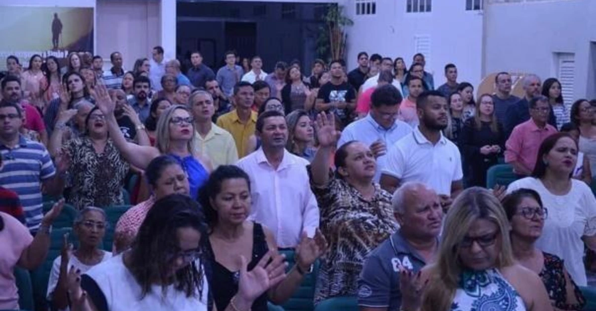 Cara típica do evangélico brasileiro é feminina e negra, aponta